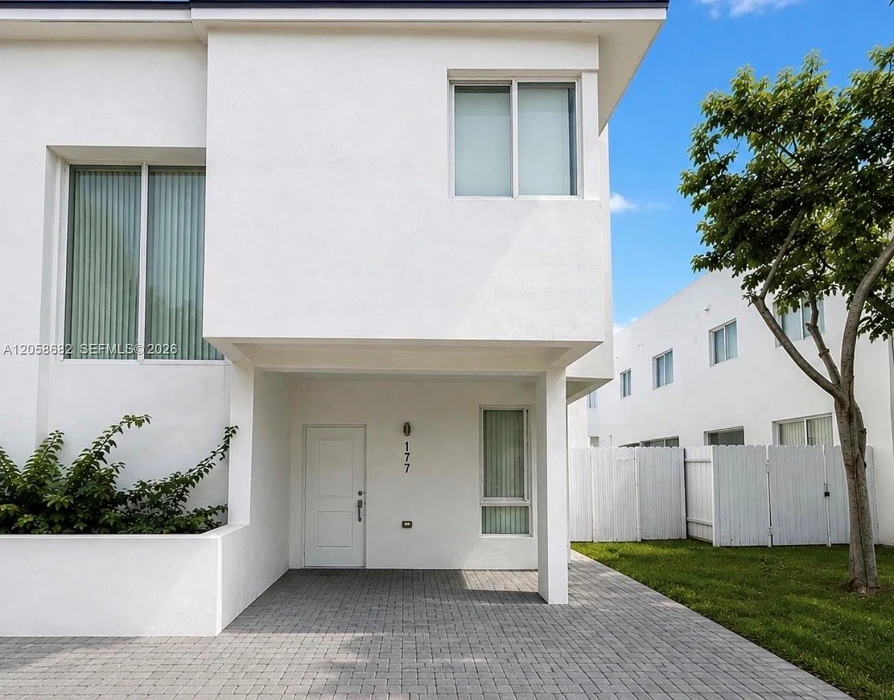 3 bed, 2.5 bath, 1650 sqft, $2,850 — Photo 1