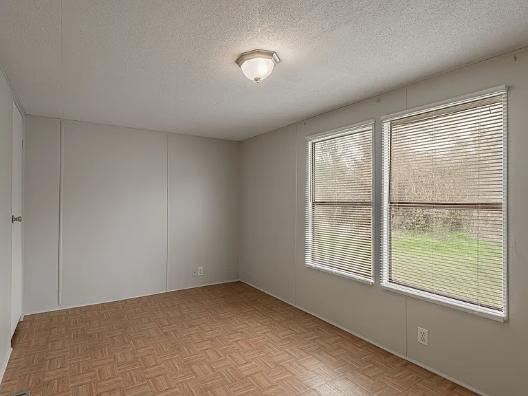 1345 FM 405 Rd — Photo 15