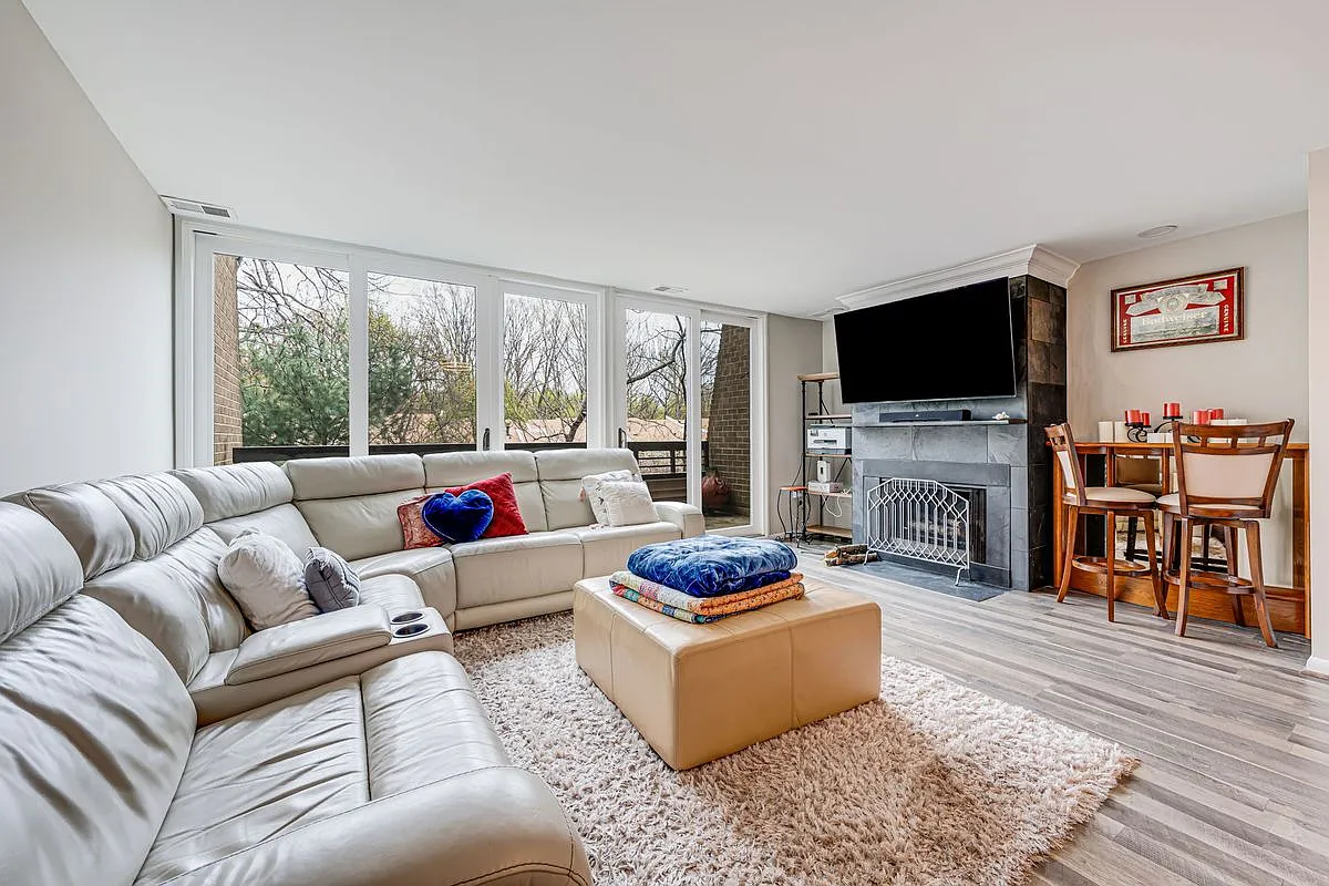 3 bed, 2.5 bath, 1636 sqft, $3,200 — Photo 4