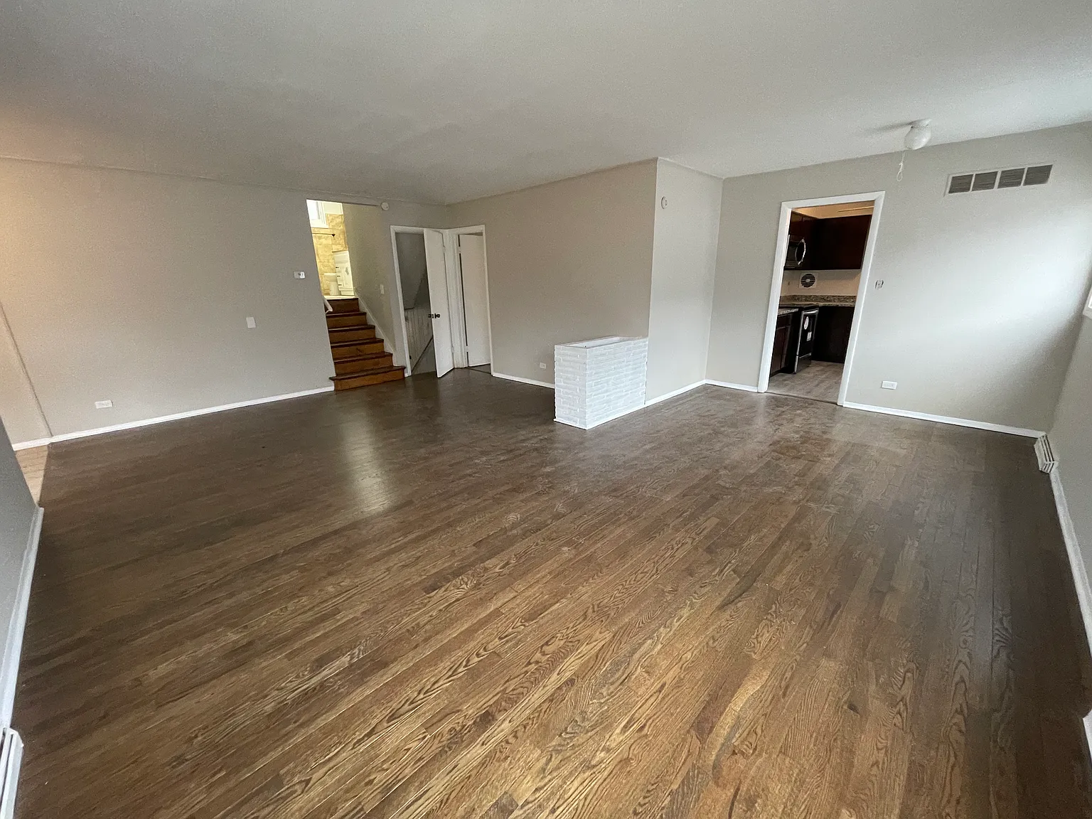 3 bed, 1.5 bath, 1750 sqft, $2,400 — Photo 3
