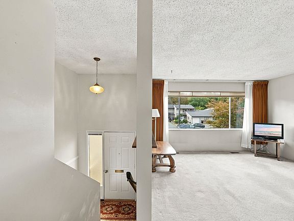 4th image of 4846 207a St