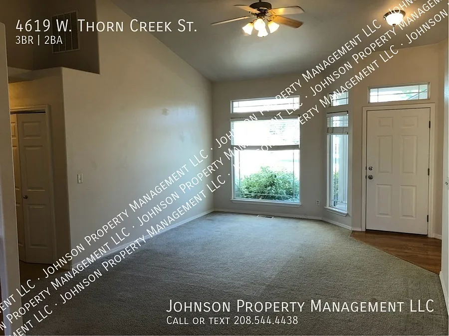 Spacious Meridian Home with 3-Car Garage & Fenced Yard. — Photo 4