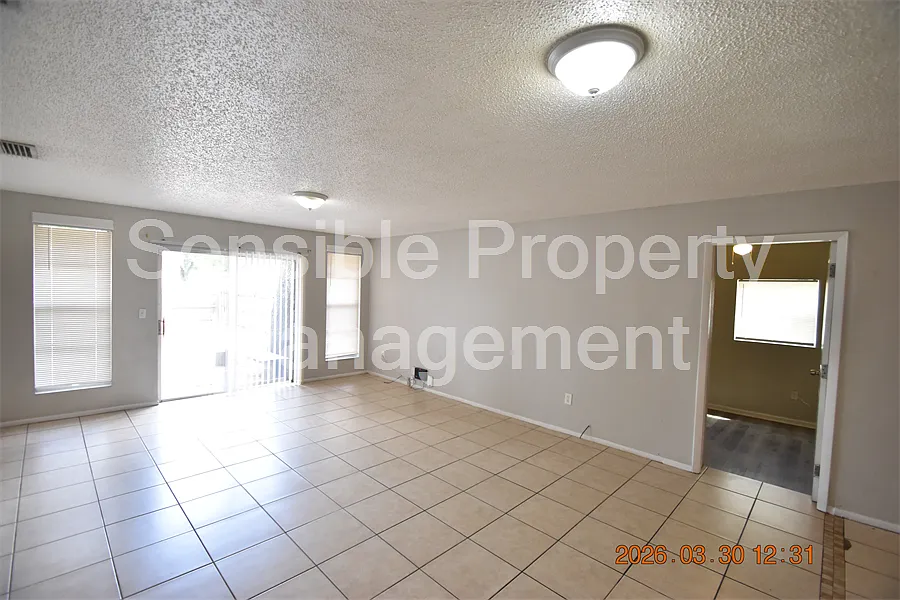 Building Photo - 2014 E Linebaugh Ave