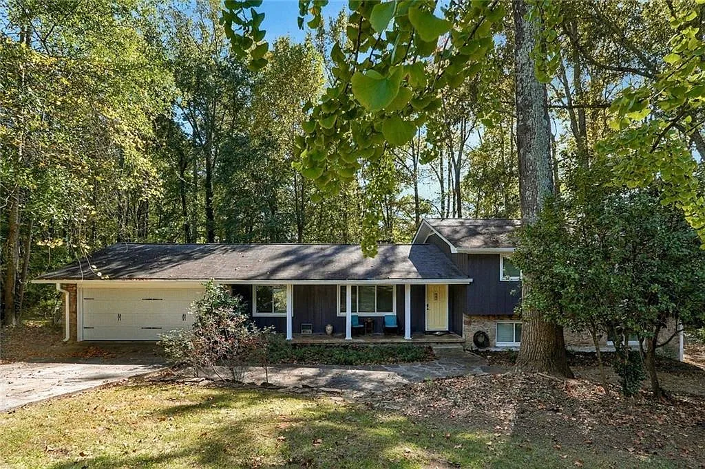 4 bed, 3.0 bath, 4774 sqft, $4,200 — Photo 1