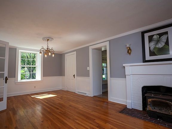 3rd image of 203 E Franklin St
