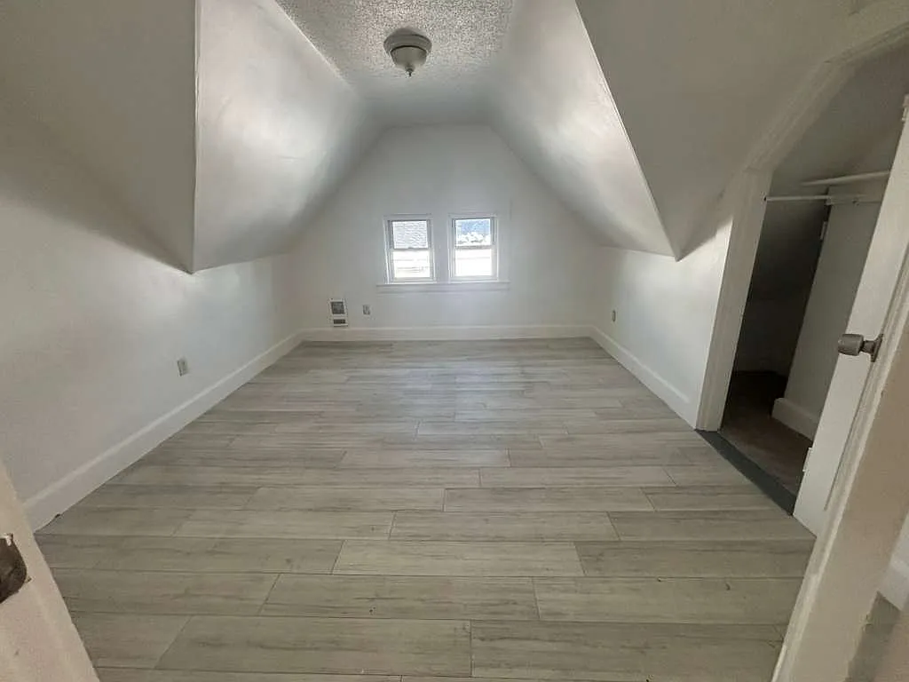 4 bed, 1000 sqft, $2,350 — Photo 4