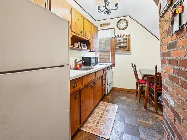 1026 East 2nd Street image 28 of 32