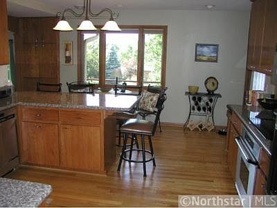 5th image of 709 Country Pl