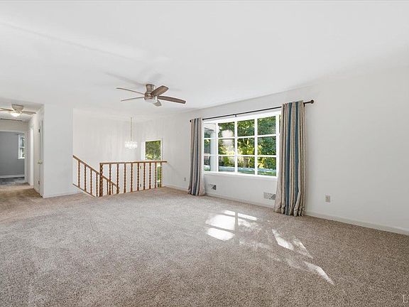 5th image of 2130 Laurel Ln