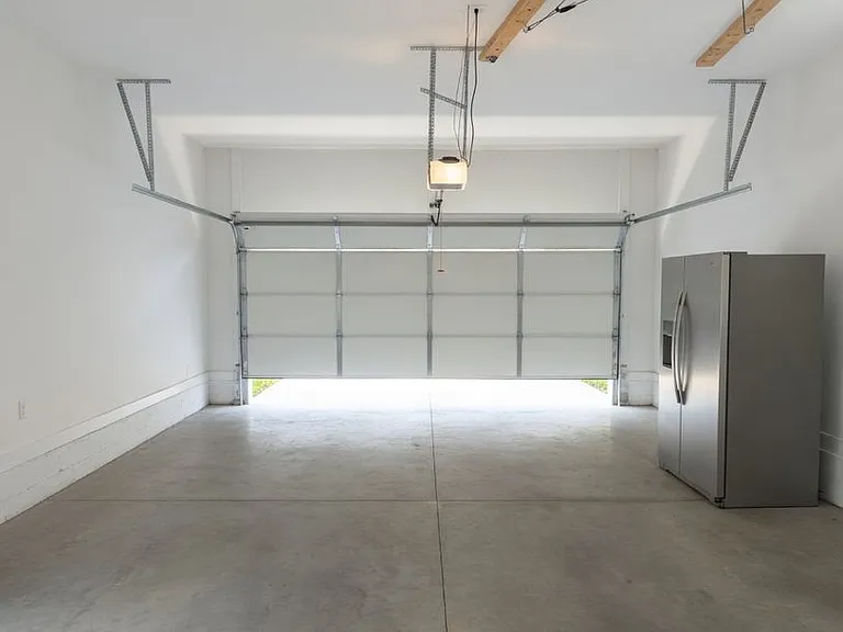 211 Meridian St — Photo 17
