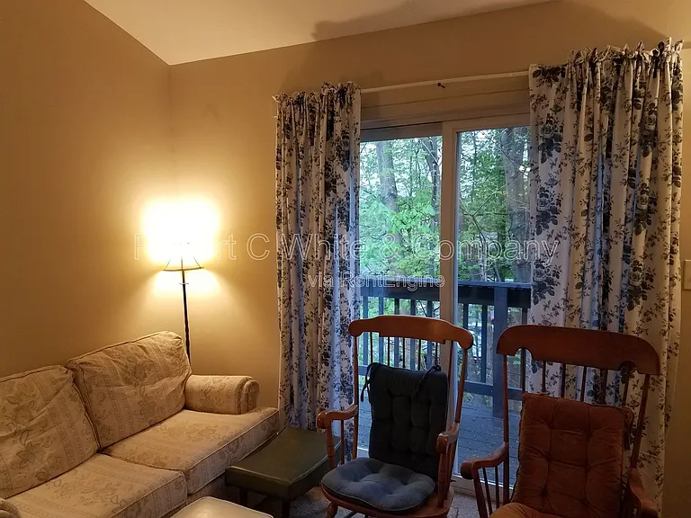 35 Glenview Dr — Photo 6