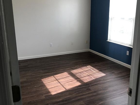 2nd image of 11160 Oak Ave