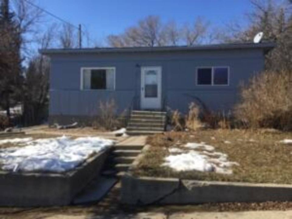 1st image of 215 10th Ave S
