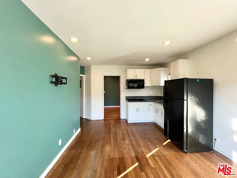 10006 Silverton Ave — Photo 3