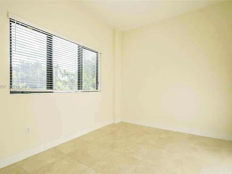 1091 Galiano St #102 — Photo 14