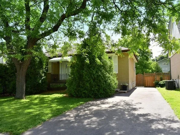 107 W 32nd St, Hamilton, ON L9C 5G8