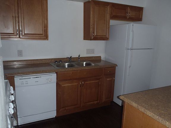 3rd image of 10811 Lanshire Dr APT B