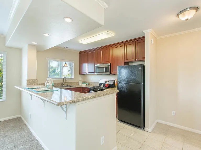 5077 Cape May Avenue San Diego, CA 92107-Oceanwalk Apartment Homes Kitchen