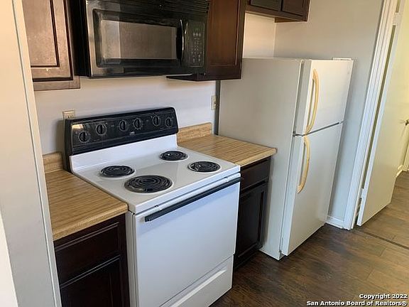 5th image of 4545 Hoeneke Dr APT 104