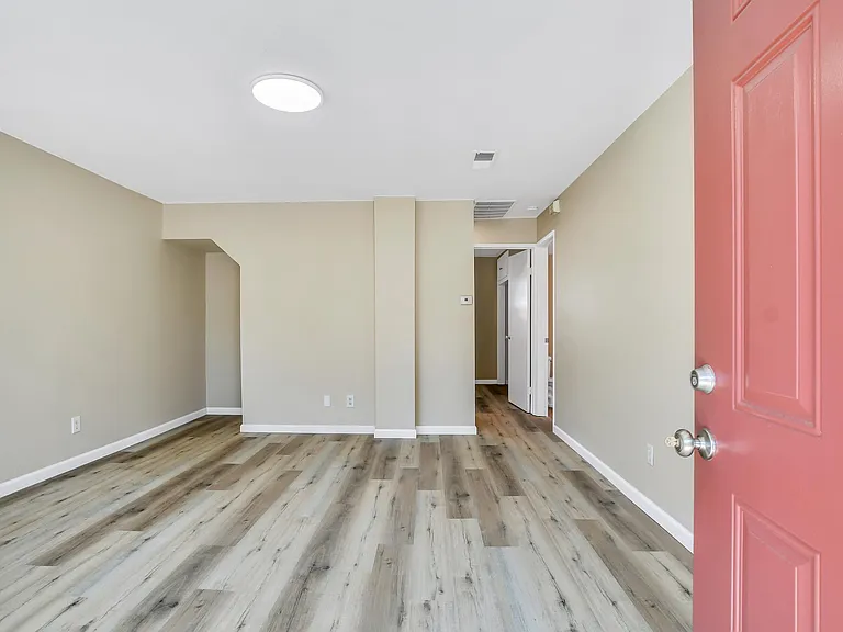 612 W 15th St #B — Photo 8