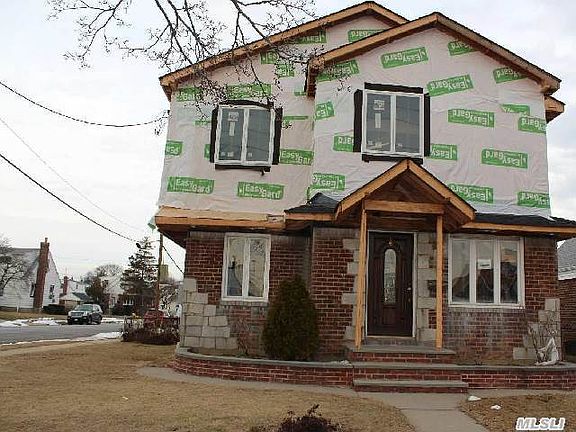 3rd image of 180 Westbury Ave