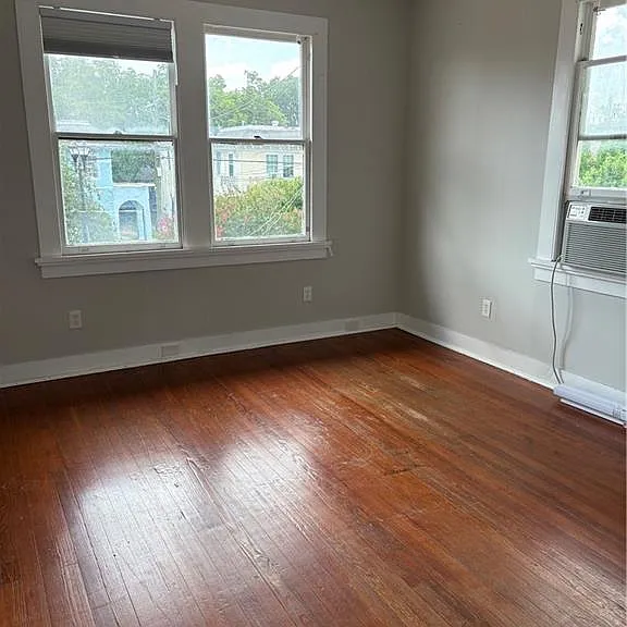 2010 Broadway St — Photo 17