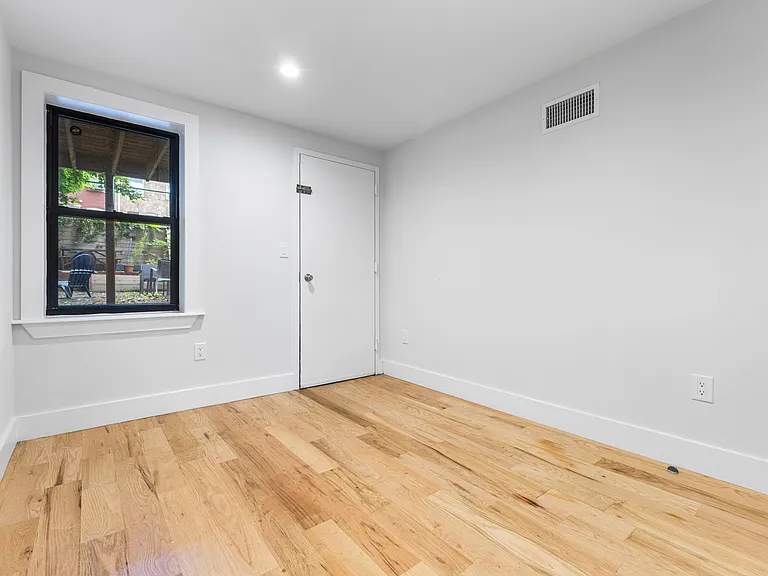 118 Cooper St #1 — Photo 9