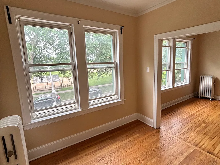 2240 W Sunnyside Ave #2 — Photo 4