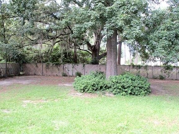 5th image of 1502 Fresno St