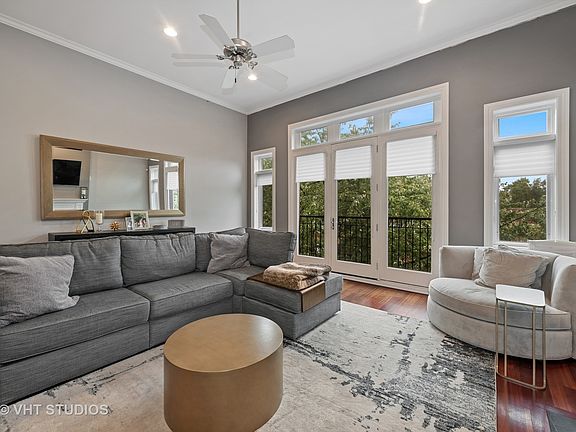 3rd image of 3652 N Damen Ave #3