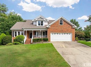 701 Oldwyck Dr, Fuquay Varina, NC 27526