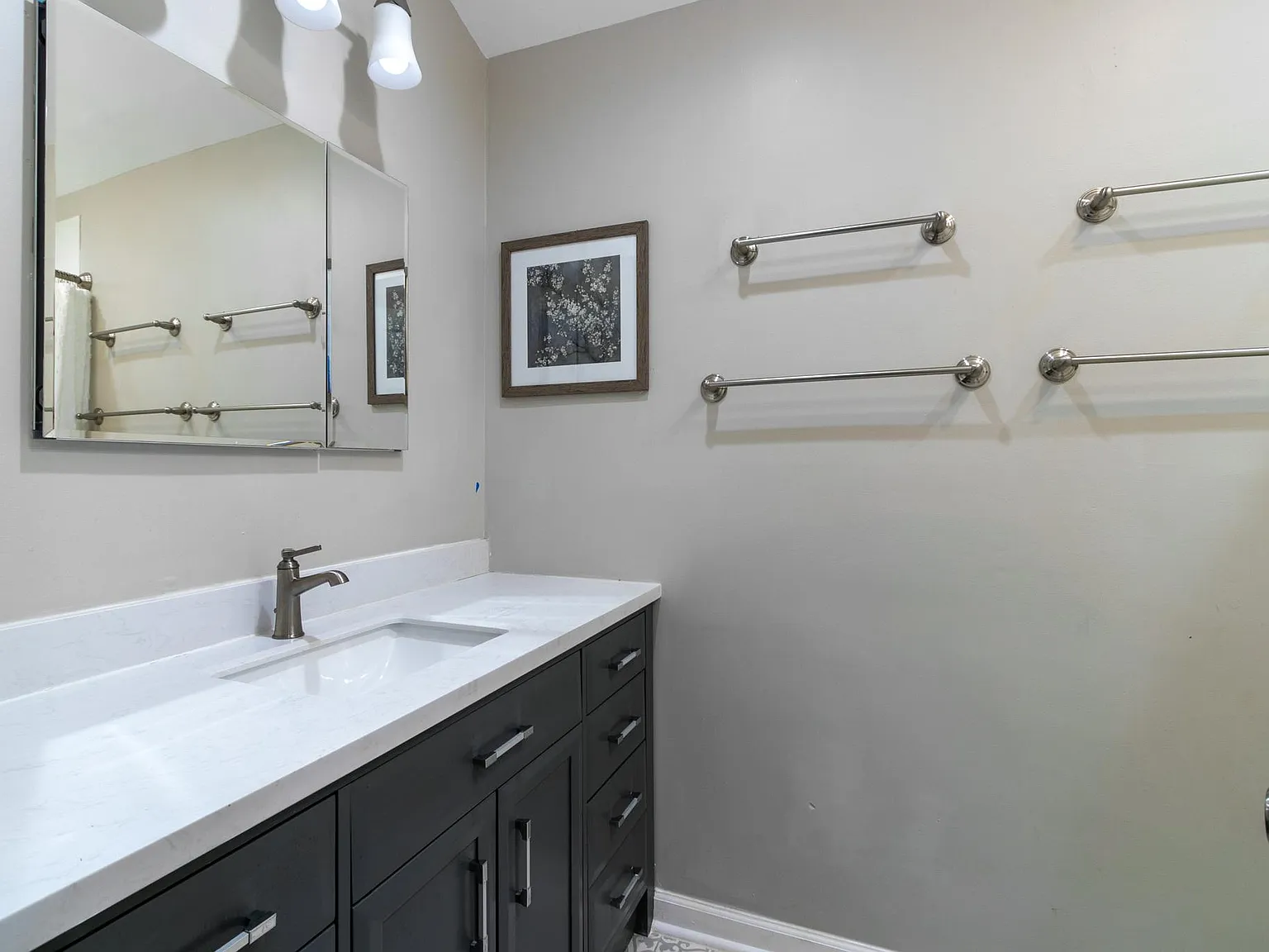 3 bed, 2.0 bath, 1600 sqft, $962 — Photo 2