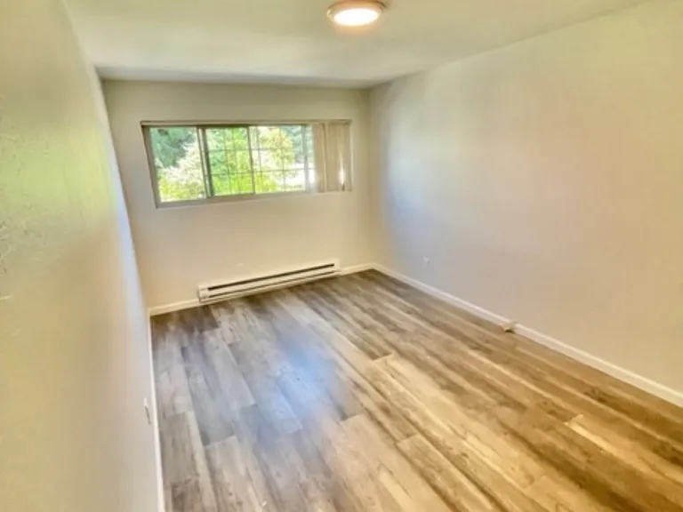 1844 Park Ave #11 — Photo 9