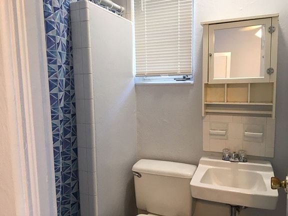 2nd image of 503.5 E Amelia St