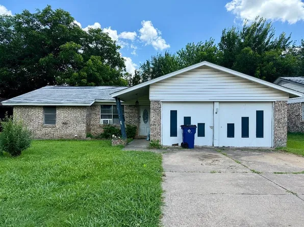 549 NW Renfro St, Burleson, TX 76028