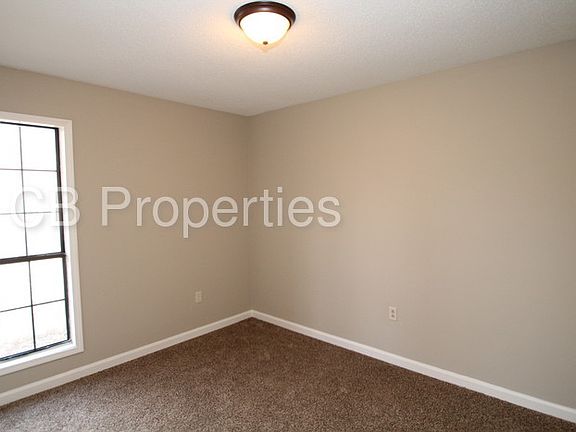 4th image of 5868 Willow Springs Dr