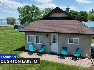 111 Carman Ave, Houghton Lake, MI 48629