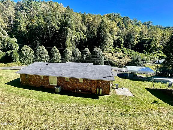 5th image of 2989 Greenbrier Rd
