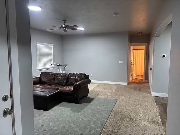 2nd image of 1821 N Crest Rd