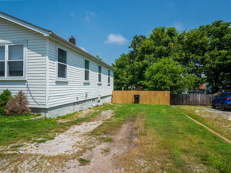 327 W Felton Ave — Photo 23