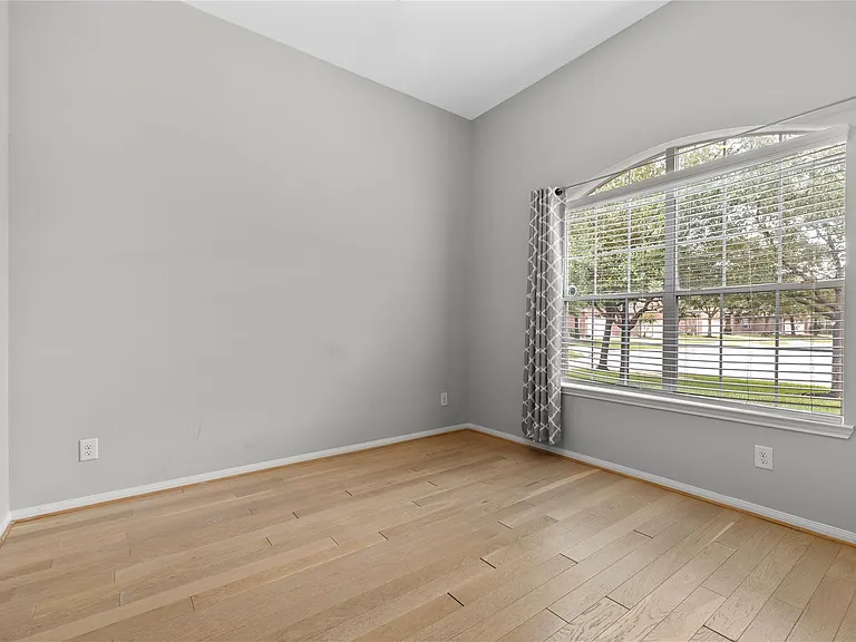 9906 Taylor Springs Ln — Photo 8