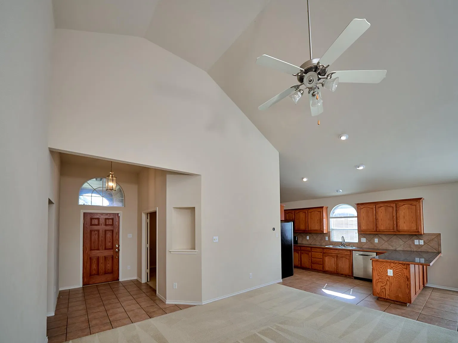 3 bed, 1805 sqft, $2,600 — Photo 4
