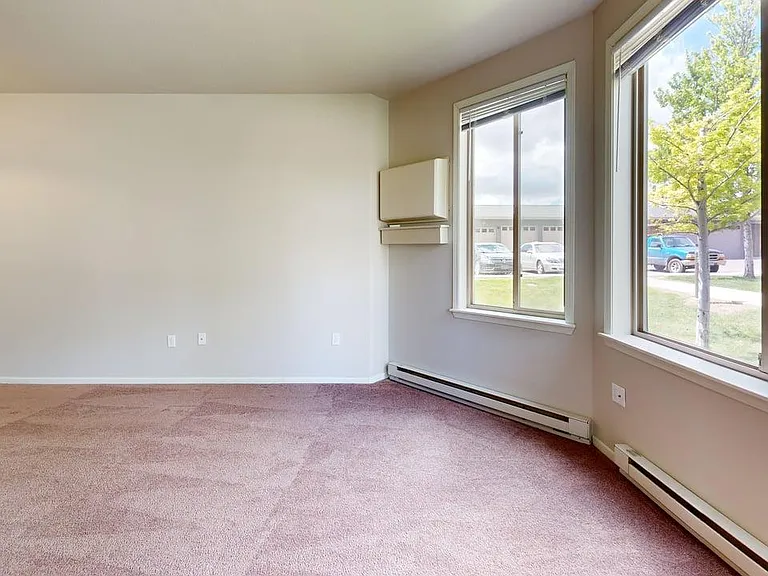 Eagle Crest Apartments — Photo 9