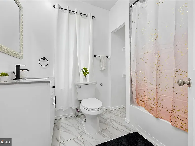 2308 Nicholas St — Photo 13