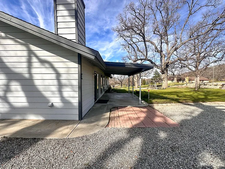 28301 Bear Valley Rd — Photo 16
