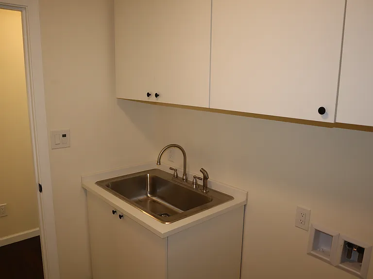 9504 Farwest Dr SW — Photo 21