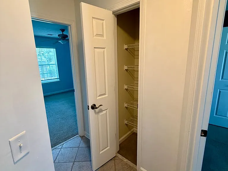 102 Kaylin Ct — Photo 16