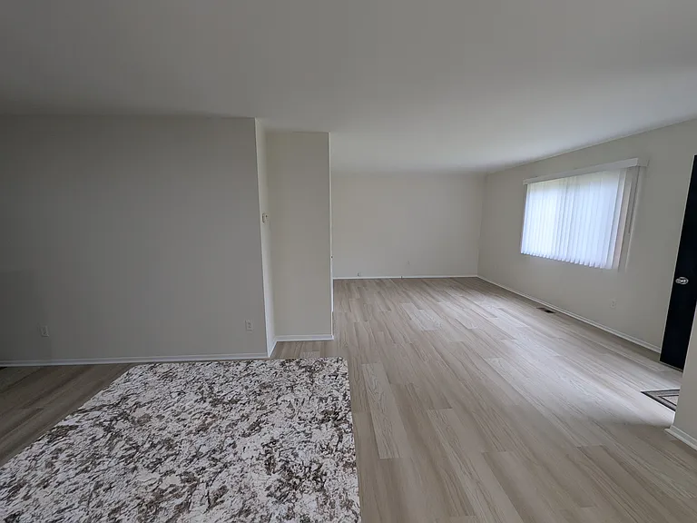 549 S Elm St — Photo 11