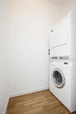 Rented by Domus Realty | media 13