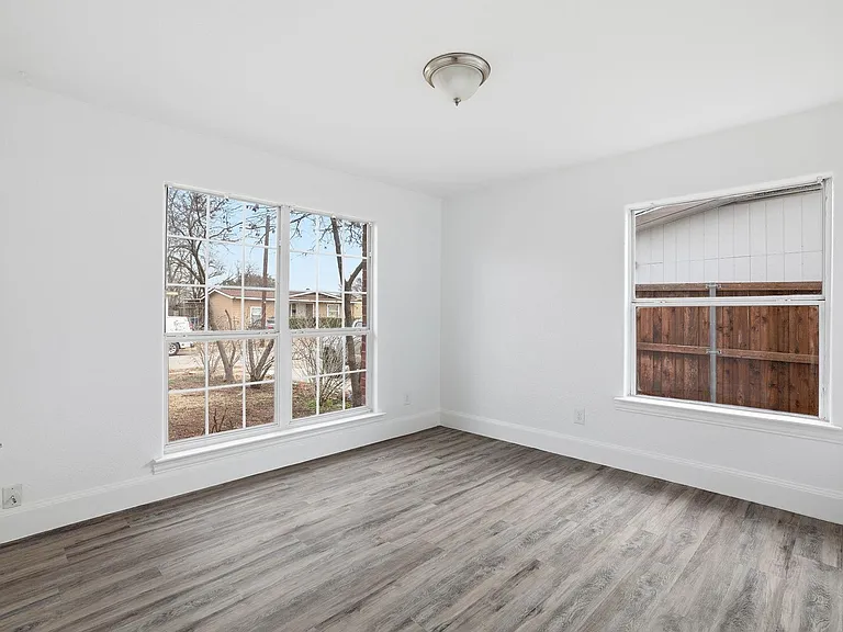 202 E Linda Dr — Photo 8
